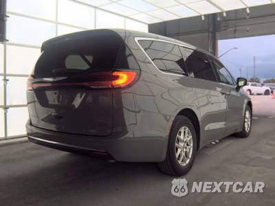 2023 Chrysler Pacifica Touring L 121.6" WB - zdjęcie 4 z 26 - miniatura