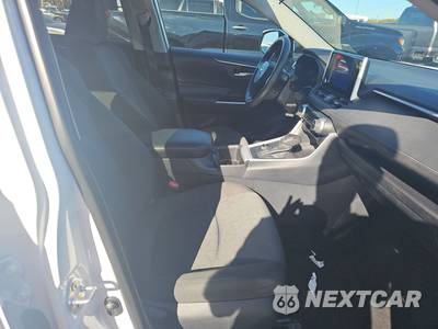 2025 Toyota RAV4 Hybrid XLE - zdjęcie 8 z 26 - miniatura