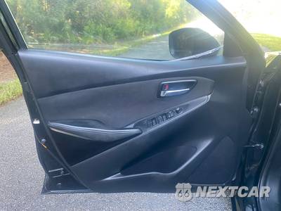 2017 Toyota Yaris iA Sedan - zdjęcie 15 z 48 - miniatura