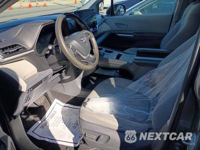 2021 Toyota Sienna LE 8-Passenger 120.5" WB - zdjęcie 10 z 37 - miniatura