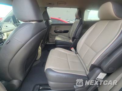 2017 Kia Sedona SX 120.5" WB - zdjęcie 13 z 18 - miniatura