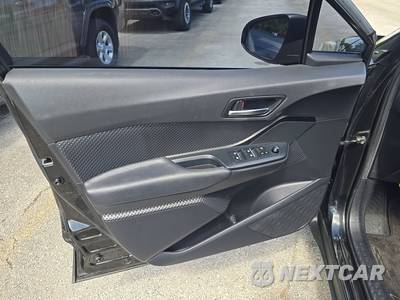 2018 Toyota C-HR XLE - zdjęcie 9 z 22 - miniatura