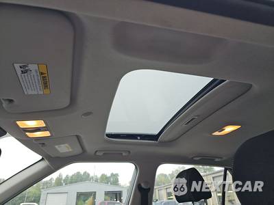 2025 Hyundai Venue SEL - zdjęcie 20 z 32 - miniatura