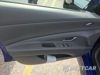 2025 Hyundai Elantra SEL Convenience - zdjęcie 9 z 36 - miniatura