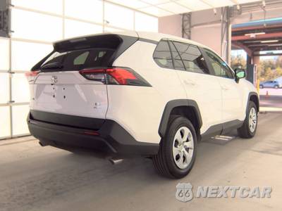 2025 Toyota RAV4 LE - zdjęcie 4 z 36 - miniatura