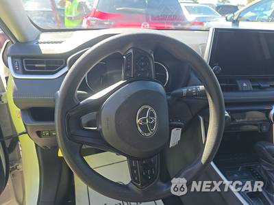 2025 Toyota RAV4 LE - zdjęcie 10 z 36 - miniatura