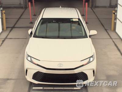 2025 Toyota Camry LE - zdjęcie 2 z 31 - miniatura