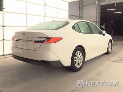 2025 Toyota Camry LE - zdjęcie 4 z 31 - miniatura