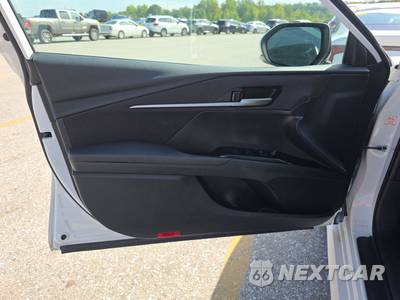 2025 Toyota Camry LE - zdjęcie 9 z 31 - miniatura