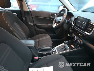 2025 Hyundai Venue SEL - zdjęcie 8 z 23 - miniatura