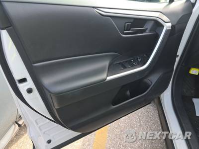 2025 Toyota RAV4 LE - zdjęcie 9 z 32 - miniatura