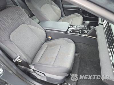 2025 Toyota Camry LE - zdjęcie 8 z 25 - miniatura