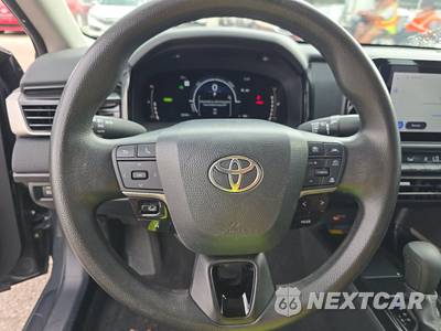 2025 Toyota Camry LE - zdjęcie 10 z 25 - miniatura