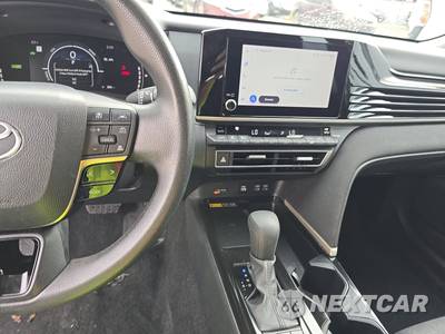 2025 Toyota Camry LE - zdjęcie 11 z 25 - miniatura