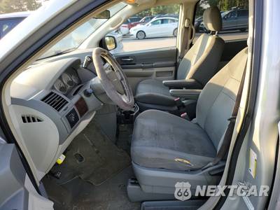 2010 Chrysler Town & Country LX 121.2" WB - zdjęcie 7 z 38 - miniatura