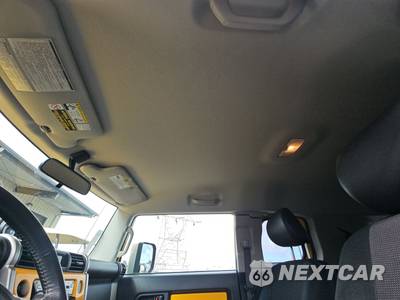 2007 Toyota FJ Cruiser w/Rear Doors - zdjęcie 18 z 26 - miniatura