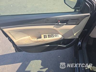 2017 Hyundai Elantra SE Sedan - zdjęcie 9 z 18 - miniatura