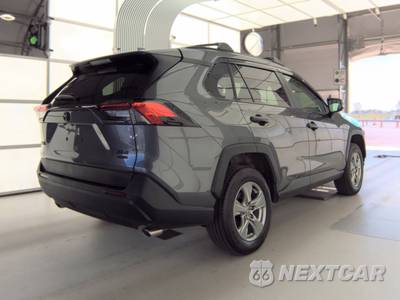 2025 Toyota RAV4 XLE - zdjęcie 4 z 26 - miniatura