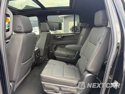 2025 Chevrolet Suburban RST 1SP - zdjęcie 35 z 67 - miniatura