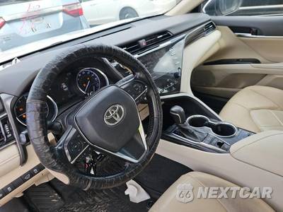 2019 Toyota Camry XLE - zdjęcie 8 z 13 - miniatura