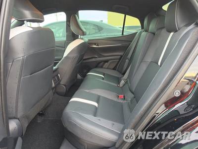 2025 Toyota Camry SE - zdjęcie 13 z 28 - miniatura