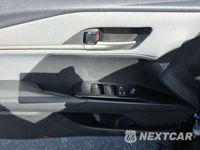 2025 Toyota Camry LE - zdjęcie 9 z 25 - miniatura
