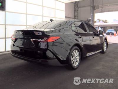 2025 Toyota Camry LE - zdjęcie 4 z 25 - miniatura