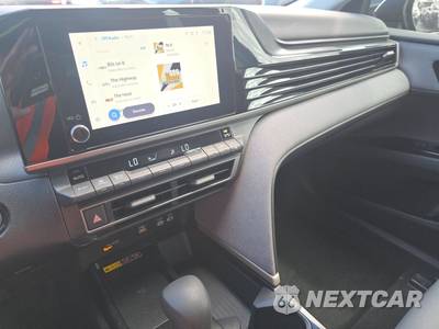 2025 Toyota Camry LE - zdjęcie 11 z 20 - miniatura
