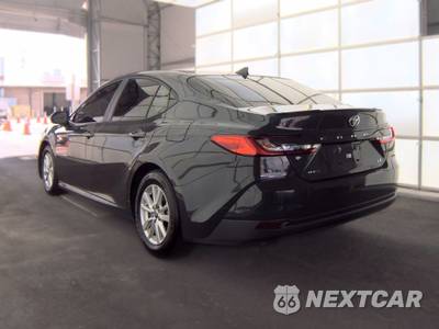 2025 Toyota Camry LE - zdjęcie 6 z 20 - miniatura