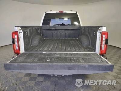 2025 Ford Super Duty F-250 Lariat Crew Cab Medium Bed - zdjęcie 9 z 20 - miniatura