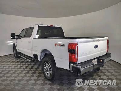 2025 Ford Super Duty F-250 Lariat Crew Cab Medium Bed - zdjęcie 7 z 20 - miniatura