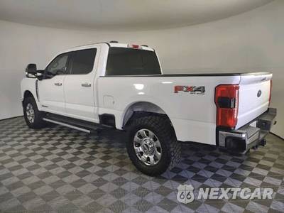 2023 Ford Super Duty F-250 Lariat Crew Cab Medium Bed - zdjęcie 7 z 20 - miniatura