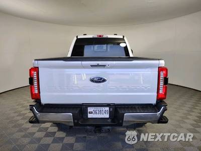 2023 Ford Super Duty F-250 Lariat Crew Cab Medium Bed - zdjęcie 8 z 20 - miniatura