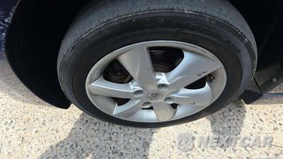 2012 Nissan Versa 1.8 SL Hatchback - zdjęcie 33 z 40 - miniatura