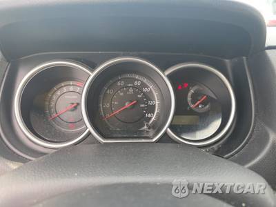 2012 Nissan Versa 1.8 SL Hatchback - zdjęcie 12 z 40 - miniatura