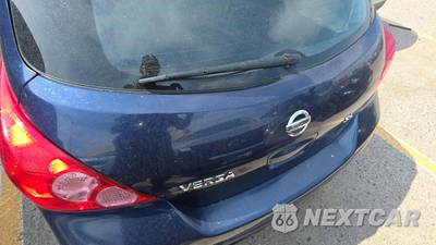 2012 Nissan Versa 1.8 SL Hatchback - zdjęcie 35 z 40 - miniatura