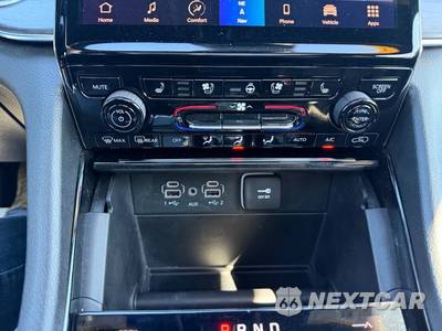 2024 Jeep Grand Cherokee Overland - zdjęcie 27 z 59 - miniatura