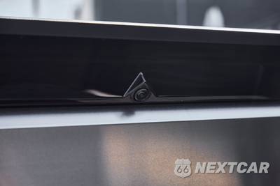 2026 Tesla Cybertruck Crew Cab Medium Bed - zdjęcie 8 z 69 - miniatura