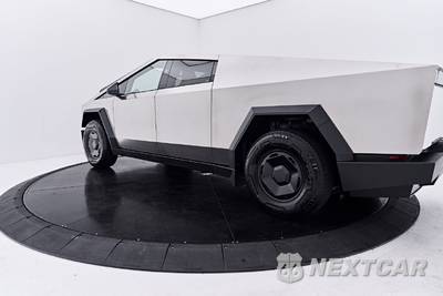 2026 Tesla Cybertruck Crew Cab Medium Bed - zdjęcie 11 z 69 - miniatura