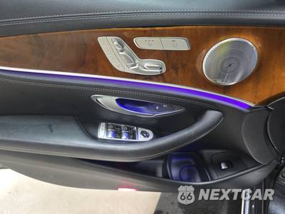 2019 Mercedes-Benz E 300 4MATIC Sedan - zdjęcie 9 z 23 - miniatura
