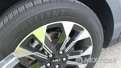 2023 Kia Carnival MPV EX 121.7" WB - zdjęcie 23 z 24 - miniatura