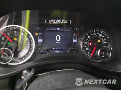 2019 Ram 1500 Laramie Crew Cab Short Bed - zdjęcie 12 z 46 - miniatura