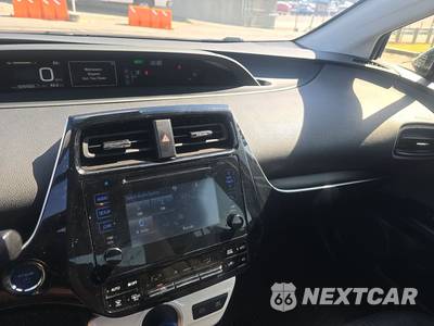 2018 Toyota Prius Two - zdjęcie 11 z 18 - miniatura