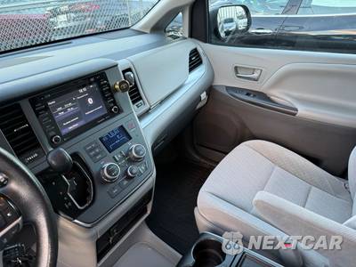 2018 Toyota Sienna LE 8-Passenger 119.3" WB - zdjęcie 7 z 25 - miniatura