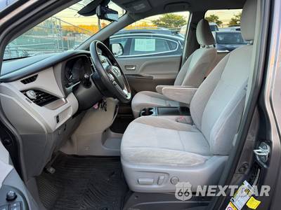 2018 Toyota Sienna LE 8-Passenger 119.3" WB - zdjęcie 8 z 25 - miniatura