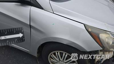 2013 Hyundai Accent GLS Sedan - zdjęcie 39 z 48 - miniatura