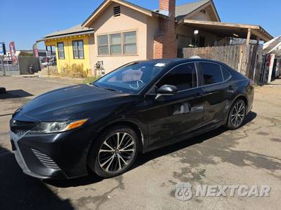 2018 Toyota Camry SE - zdjęcie 1 z 48 - miniatura