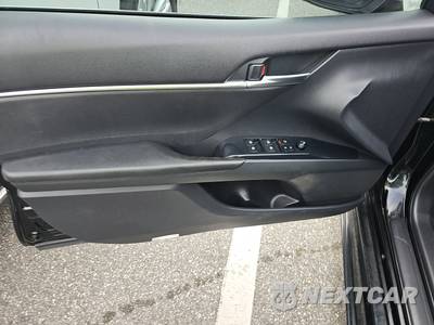 2018 Toyota Camry SE - zdjęcie 9 z 31 - miniatura