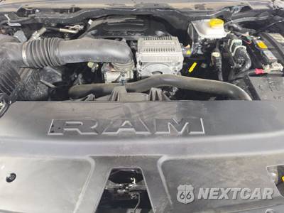 2026 Ram 1500 Laramie Crew Cab Short Bed - zdjęcie 15 z 20 - miniatura