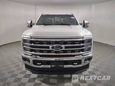 2023 Ford Super Duty F-250 Lariat Crew Cab Medium Bed - zdjęcie 4 z 20 - miniatura